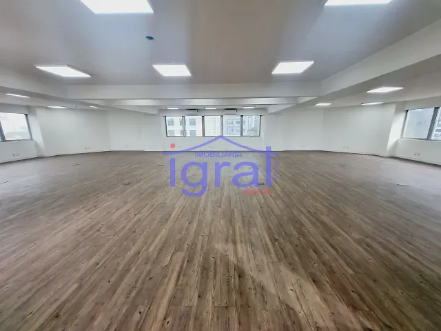 Sala à venda ou para alugar, no bairro Cidade Monções em São Paulo