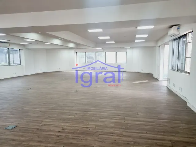 Sala à venda ou para alugar, no bairro Cidade Monções em São Paulo
