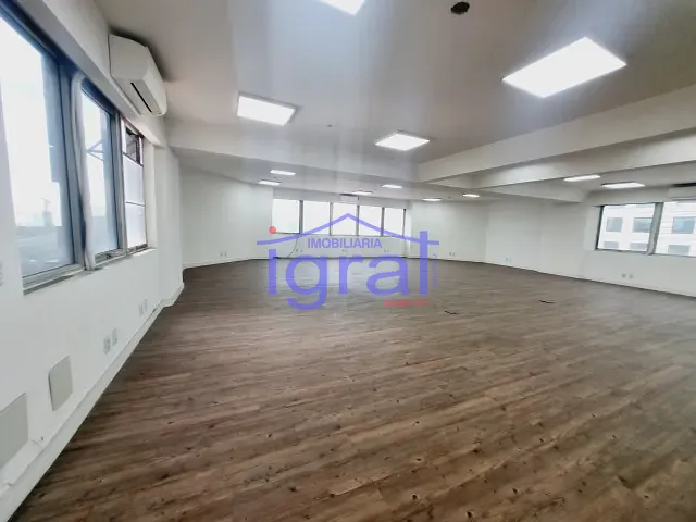 Sala à venda ou para alugar, no bairro Cidade Monções em São Paulo