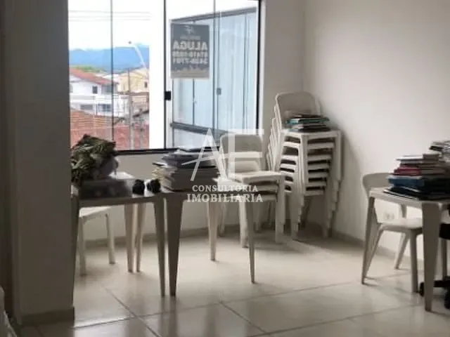 Sala com 30m², para alugar, no bairro Parque São Luís em Taubaté