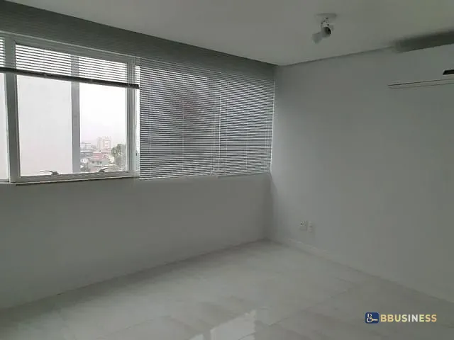 Sala à venda, no bairro Sanvitto em Caxias do Sul