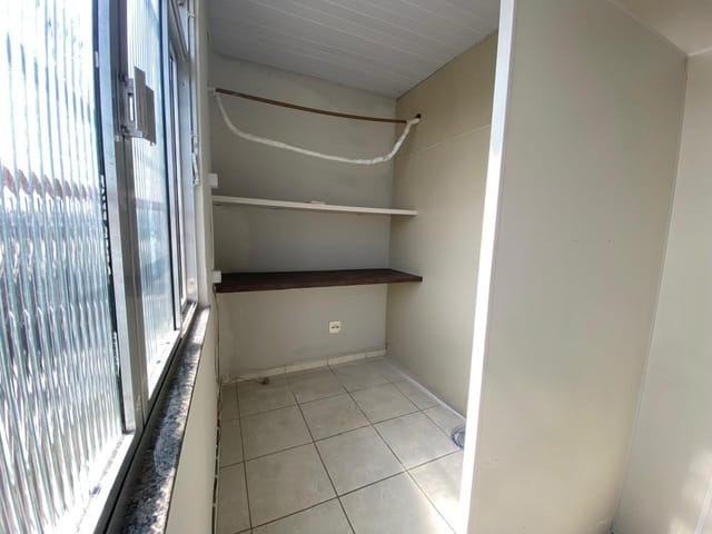 Sala com 28m², para alugar, no bairro Realengo em Rio de Janeiro