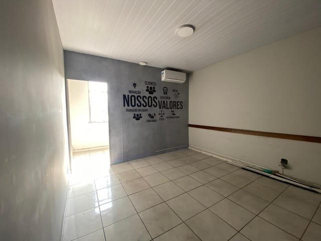 Sala com 28m², para alugar, no bairro Realengo em Rio de Janeiro