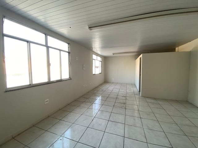 Sala com 28m², para alugar, no bairro Realengo em Rio de Janeiro