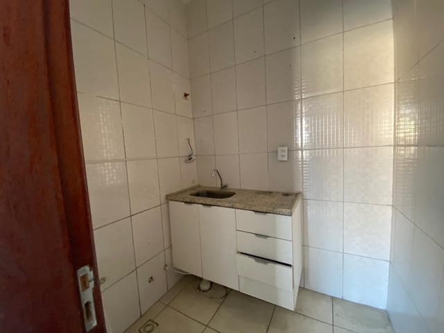 Sala com 28m², para alugar, no bairro Realengo em Rio de Janeiro