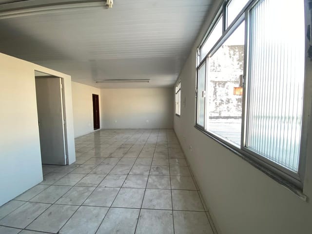 Sala com 28m², para alugar, no bairro Realengo em Rio de Janeiro