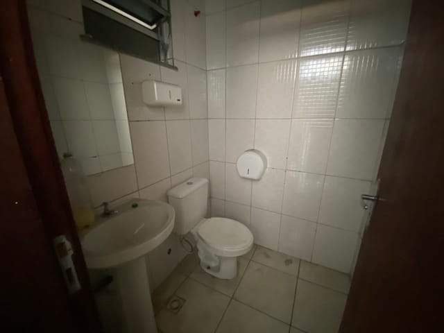 Sala com 28m², para alugar, no bairro Realengo em Rio de Janeiro