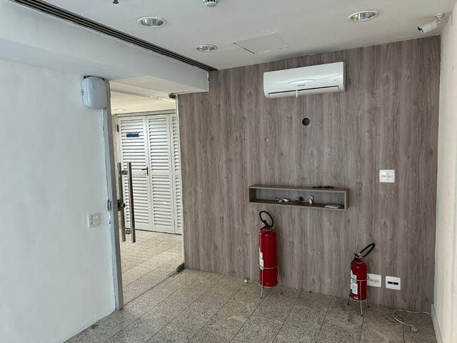 Sala com 210m², para alugar, no bairro Alphaville Centro Industrial e Empresarial/Alphaville. em Barueri