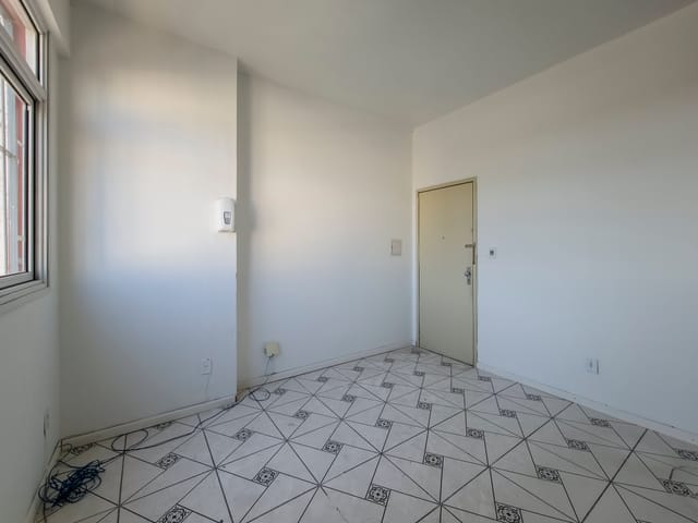 Sala com 26m², à venda ou para alugar, no bairro Centro em Pelotas