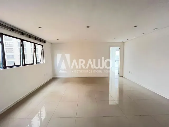 Sala com 81m², à venda, no bairro Centro em Itajaí