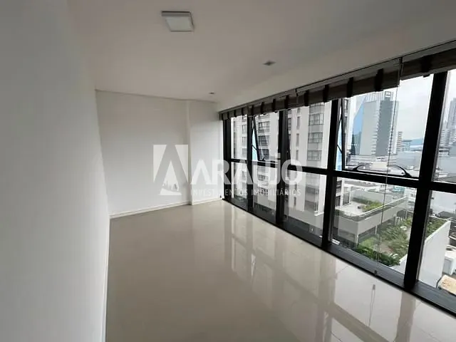 Sala com 81m², à venda, no bairro Centro em Itajaí