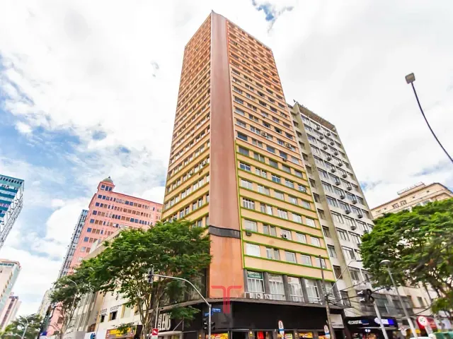 Sala com 70m², para alugar, no bairro Centro em Curitiba