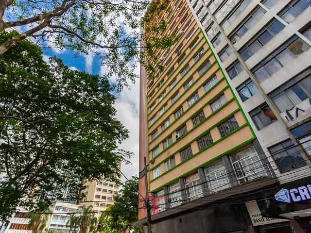 Sala com 70m², para alugar, no bairro Centro em Curitiba