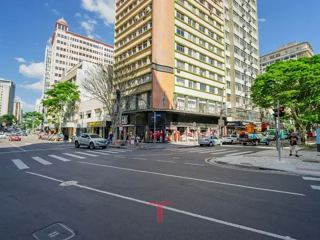 Sala com 70m², para alugar, no bairro Centro em Curitiba