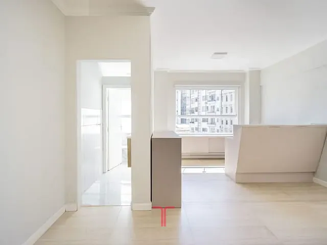 Sala com 70m², para alugar, no bairro Centro em Curitiba