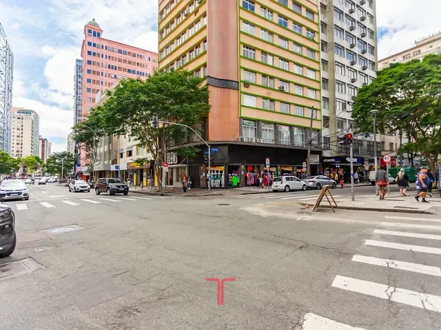 Sala com 70m², para alugar, no bairro Centro em Curitiba
