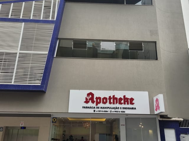 Sala com 190m², à venda, no bairro Meia Praia em Itapema
