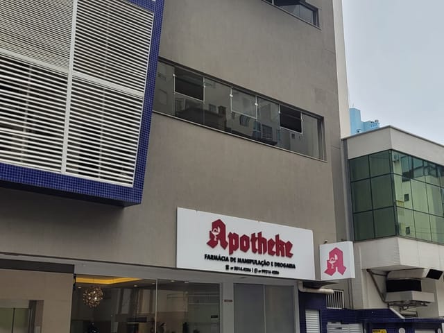 Sala com 190m², à venda, no bairro Meia Praia em Itapema