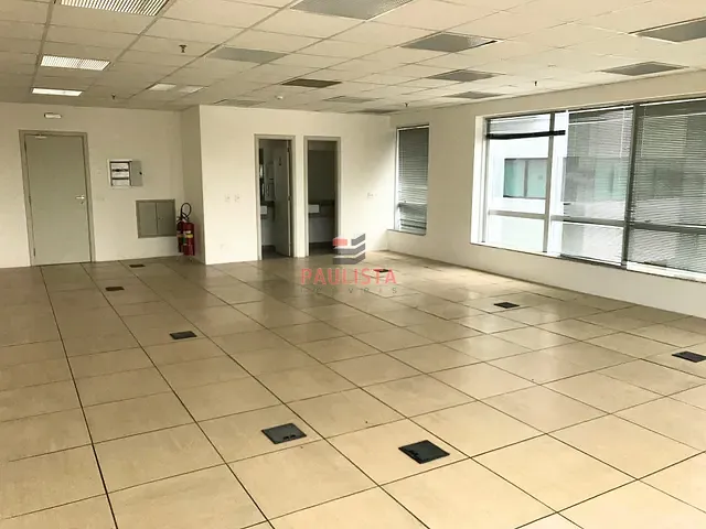 Sala à venda ou para alugar, no bairro Mirandópolis em São Paulo