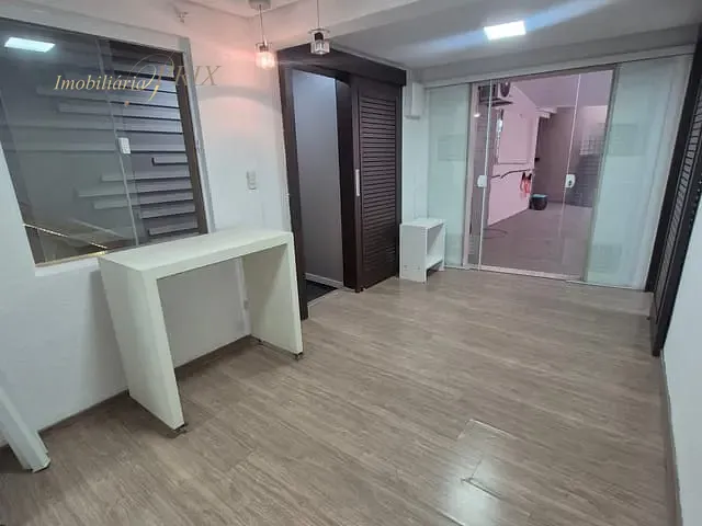 Sala com 167m², para alugar, no bairro Centro Cívico em Curitiba
