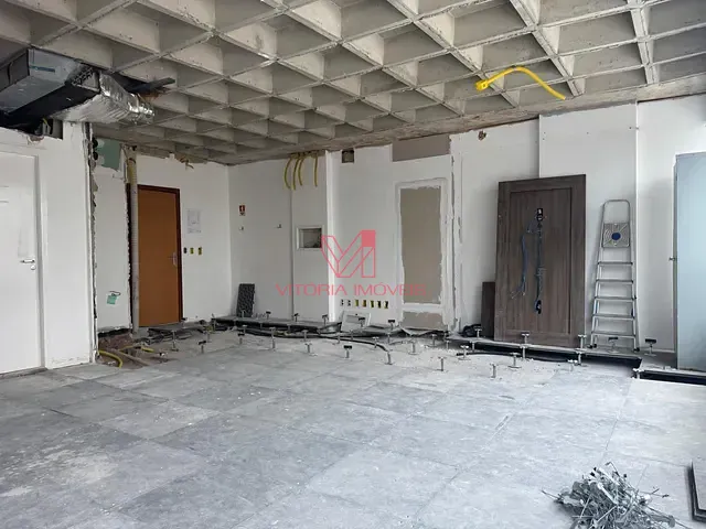 Sala à venda ou para alugar, no bairro Enseada do Suá em Vitória