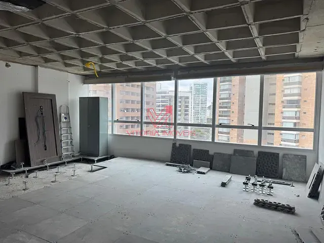 Sala à venda ou para alugar, no bairro Enseada do Suá em Vitória