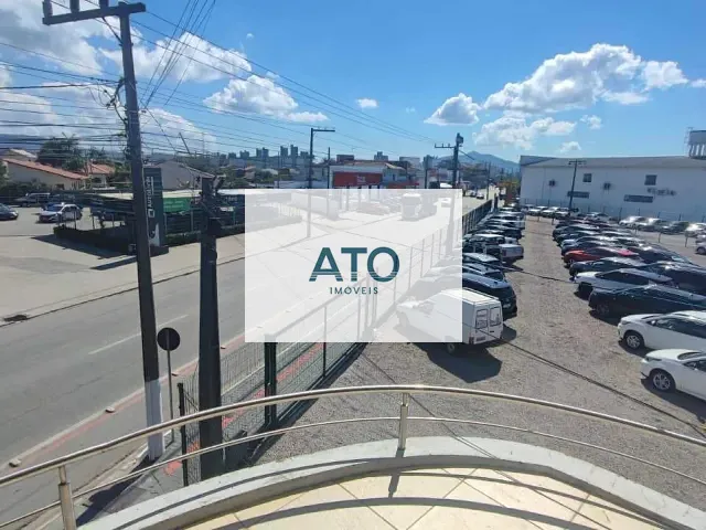 Sala com 90m², para alugar, no bairro Centro em Tijucas