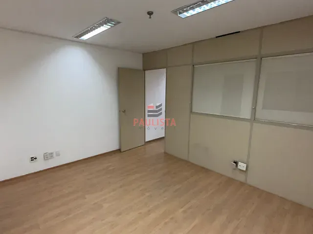 Sala à venda ou para alugar, no bairro Mirandópolis em São Paulo