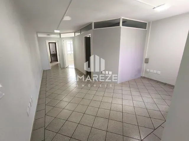 Prédio à venda, no bairro Centro em Apucarana