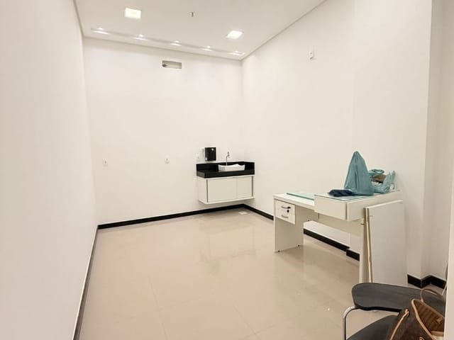 Sala com 37m², à venda ou para alugar, no bairro Centro em Macaé