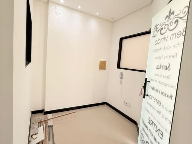Sala com 37m², à venda ou para alugar, no bairro Centro em Macaé