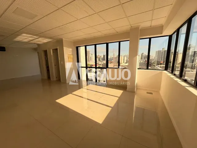 Sala à venda, no bairro Centro em Itajaí