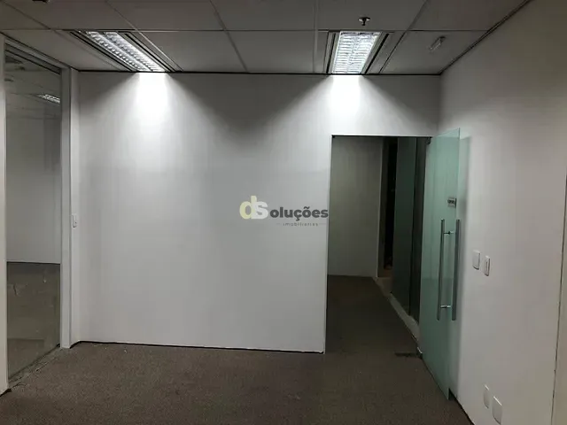 Sala com 330m², para alugar, no bairro Brooklin em São Paulo