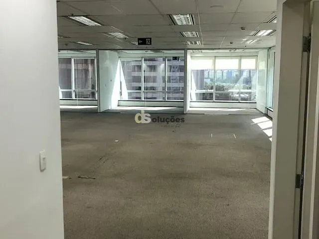 Sala com 330m², para alugar, no bairro Brooklin em São Paulo