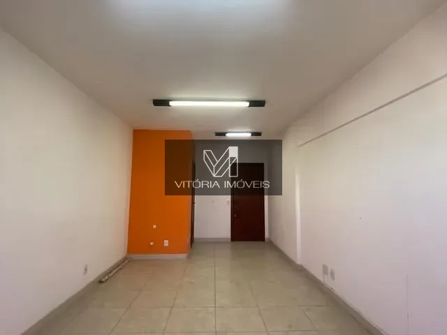 Sala à venda, no bairro Enseada do Suá em Vitória