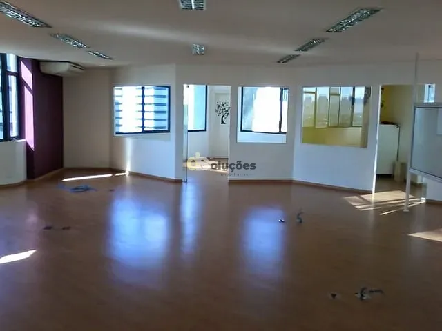 Sala com 140m², para alugar, no bairro Brooklin em São Paulo