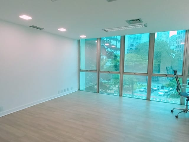 Sala com 85m², para alugar, no bairro Jardim Paulistano em São Paulo