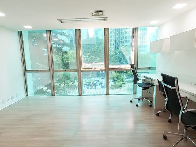 Sala com 85m², para alugar, no bairro Jardim Paulistano em São Paulo