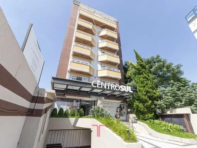 Sala com 60m², para alugar, no bairro Capão Raso em Curitiba