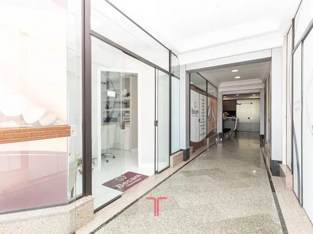 Sala com 60m², para alugar, no bairro Capão Raso em Curitiba