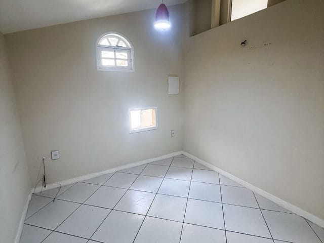 Sala para alugar, no bairro Cavaleiros em Macaé