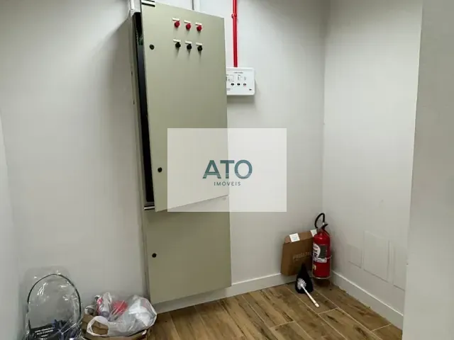Sala com 120m², para alugar, no bairro centro em Tijucas