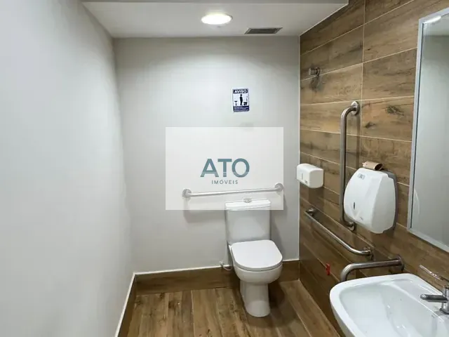 Sala com 120m², para alugar, no bairro centro em Tijucas