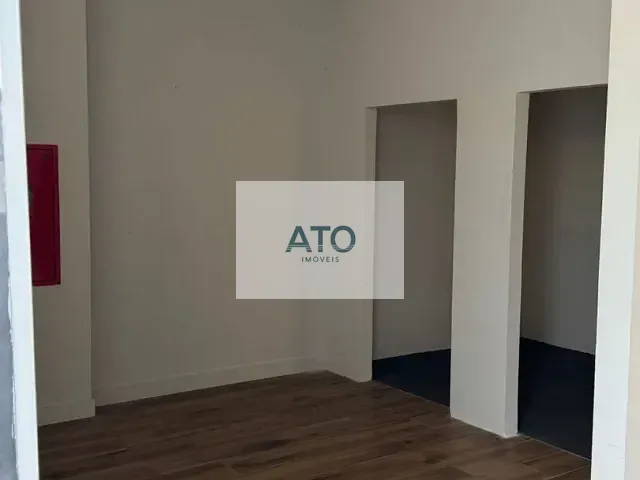 Sala com 120m², para alugar, no bairro centro em Tijucas