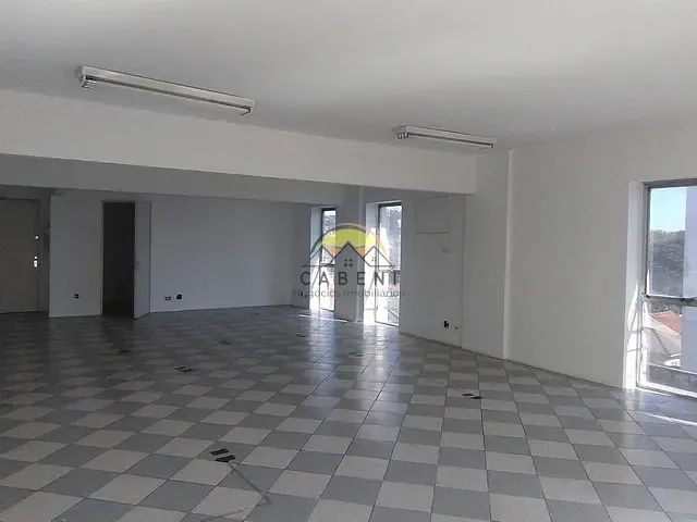 Sala com 80m², para alugar, no bairro Vila Romana em São Paulo