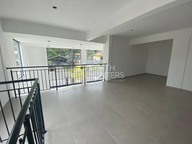 Sala com 142m², para alugar, no bairro Boa Vista em Joinville