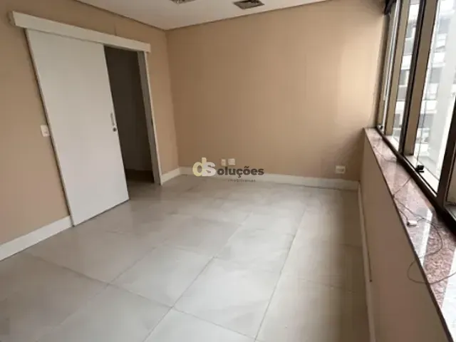 Sala à venda ou para alugar, no bairro Bela Vista em São Paulo