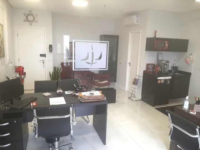 Sala à venda, no bairro Vila Mathias em Santos