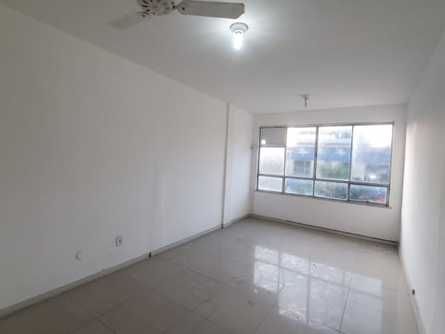Sala à venda, no bairro Campo Grande em Rio de Janeiro