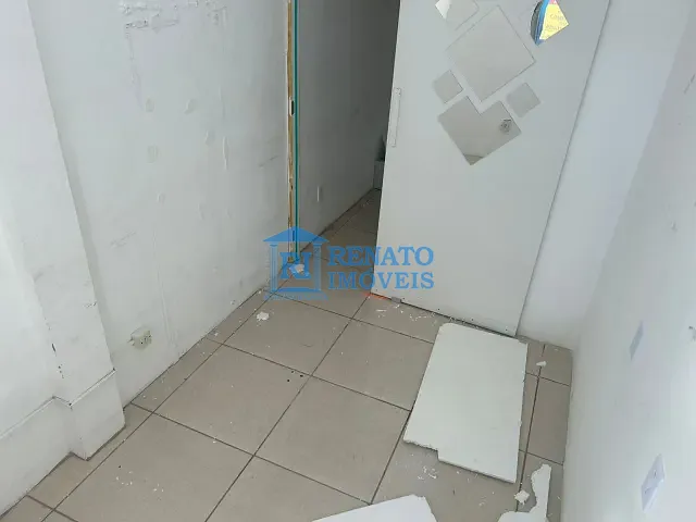 Sala à venda, no bairro Centro em Maricá